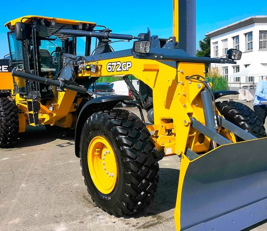 John Deere Niveleuse 672GP