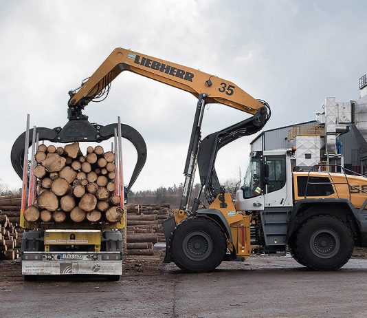 liebherr l580 loghandler ilim timber bavaria dechargant remorque