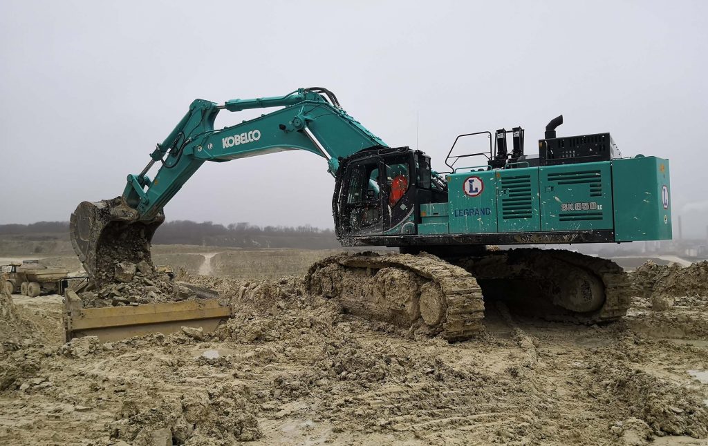 – KOBELCO: escavatore cingolato ED160BR-7 – Kobelco-Legrand-Chargement-50t-arrie%CC%80re-1024x646