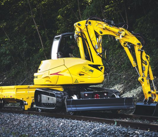 2 -MECALAC-136MRail-Job_site-1-Copyright_Semaphore-72dpi-web