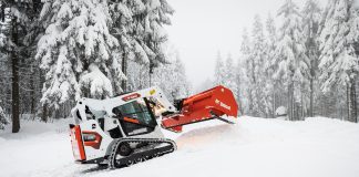 Bobcat CTL-T590-snow-pusher-snow-removal-080221-05