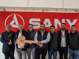 signature officielle d'une commande par Maxiloc de 6 millions d'euros de Sany