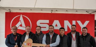 signature officielle d'une commande par Maxiloc de 6 millions d'euros de Sany