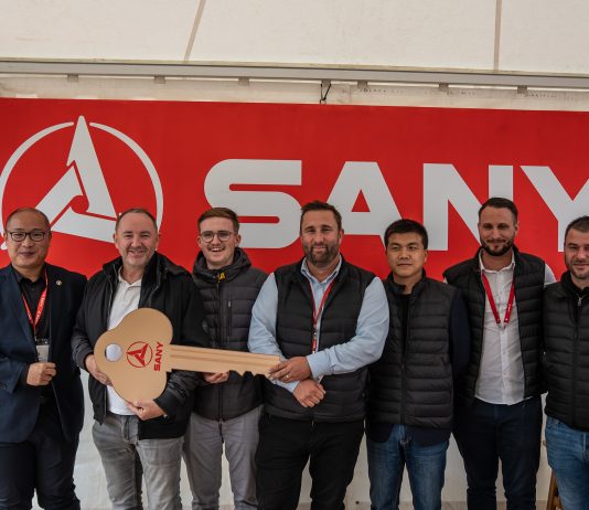 signature officielle d'une commande par Maxiloc de 6 millions d'euros de Sany