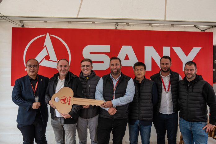 signature officielle d'une commande par Maxiloc de 6 millions d'euros de Sany