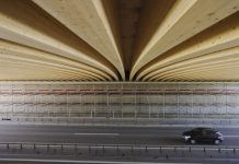 Pont en bois précontraint : mission accomplie par Bouygues Construction Pont en bois précontraint